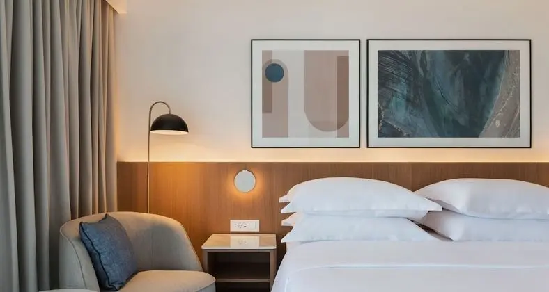 Standard Tek Büyük Yataklı Oda, Balkon, Kısmi Deniz Manzaralı