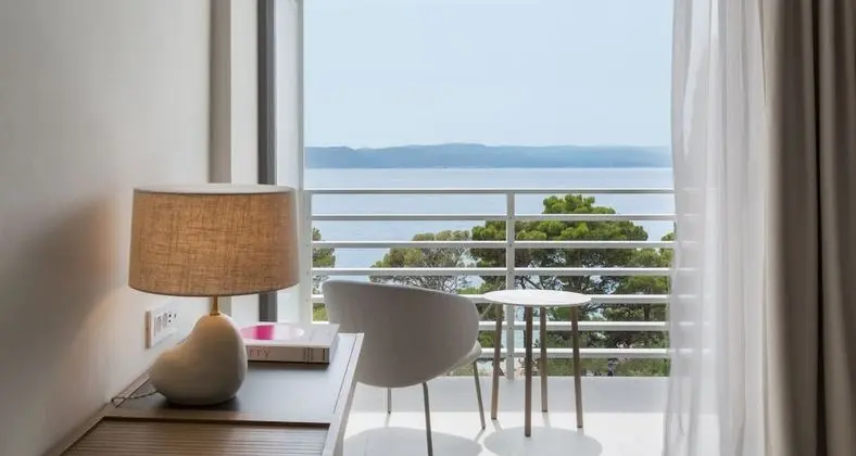 Standard Tek Büyük Yataklı Oda, Balkon, Kısmi Deniz Manzaralı
