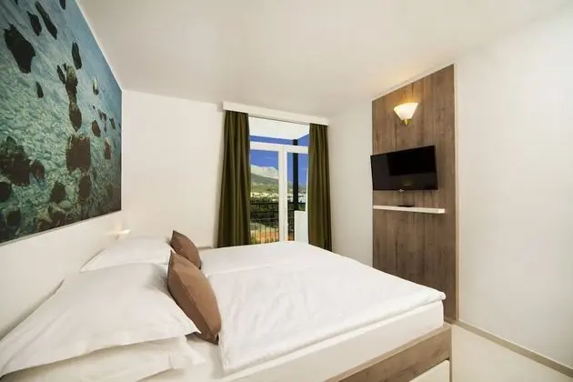 Standard Tek Büyük Yataklı Oda, Balkon, Kısmi Deniz Manzaralı
