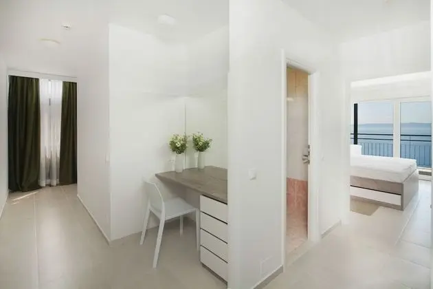 Süit, Balkon, Kısmi Deniz Manzaralı