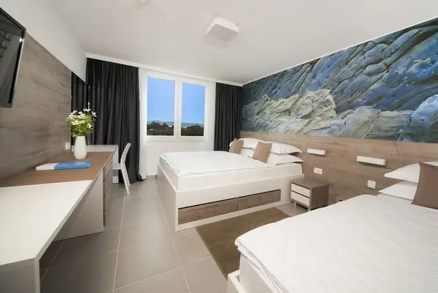 Superior Tek Büyük Yataklı Oda, Balkon, Kısmi Deniz Manzaralı