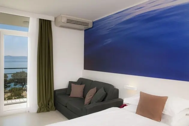Superior Tek Büyük Yataklı Oda, Balkon, Kısmi Deniz Manzaralı