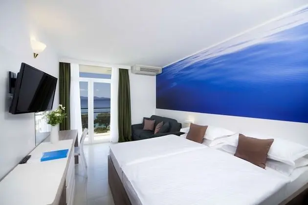 Superior Tek Büyük Yataklı Oda, Balkon, Kısmi Deniz Manzaralı