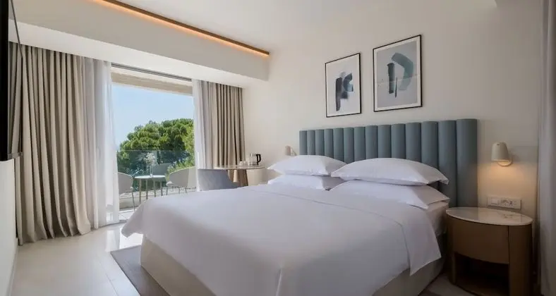 Standard Tek Büyük veya İki Ayrı Yataklı Oda, Balkon, Kısmi Deniz Manzaralı