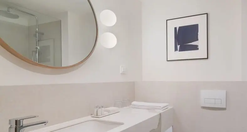 Standard Tek Büyük veya İki Ayrı Yataklı Oda, Balkon, Kısmi Deniz Manzaralı