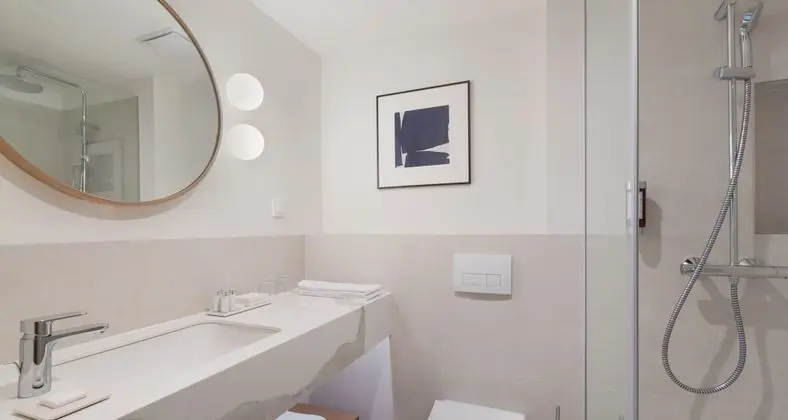 Standard Tek Büyük veya İki Ayrı Yataklı Oda, Balkon, Kısmi Deniz Manzaralı