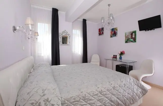 Classic Tek Büyük Yataklı Oda