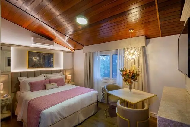 Premium Tek Büyük Yataklı Oda