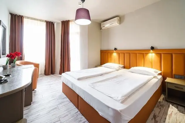 City Tek Büyük Yataklı Oda