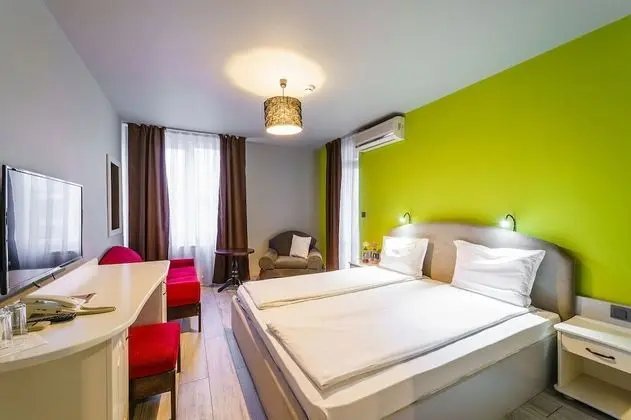 City Tek Büyük Yataklı Oda