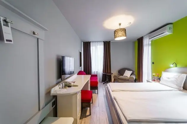 City Tek Büyük Yataklı Oda
