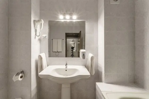 City Tek Büyük Yataklı Oda