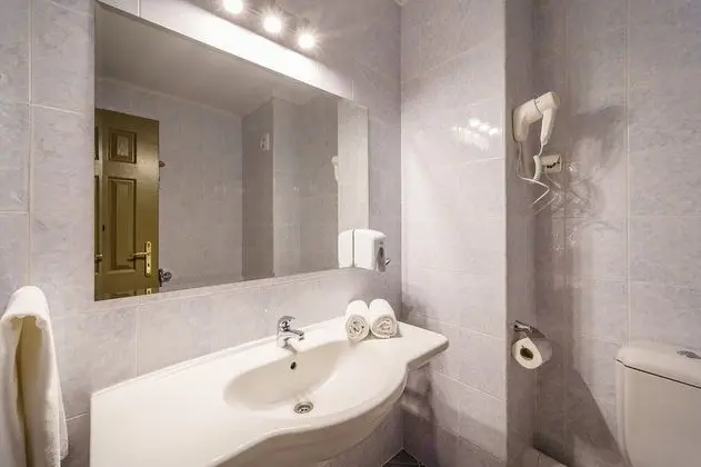 City Tek Büyük Yataklı Oda