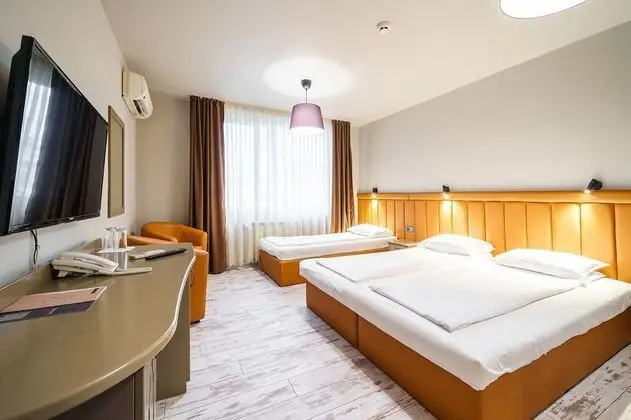 City Üç Kişilik Oda