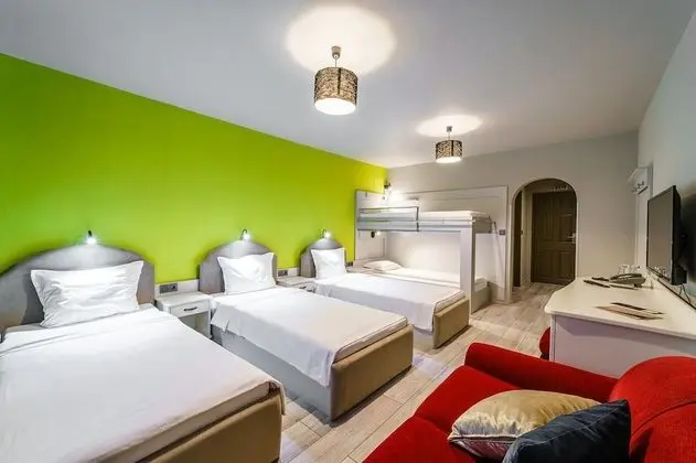 City Üç Kişilik Oda