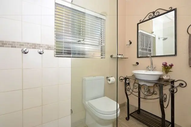 Giraffe - Double/Self-contained unit