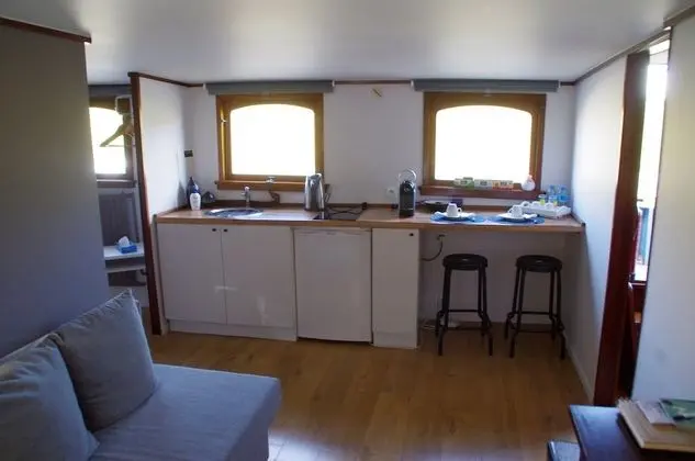Classic Apart Daire, 1 Büyük (Queen) Boy Yatak ve Çekyat, Kanal Manzaralı (Captain's room)
