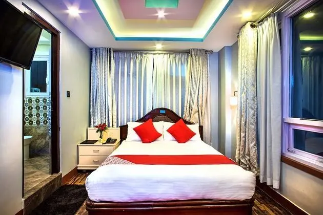 Deluxe Tek Büyük Yataklı Oda