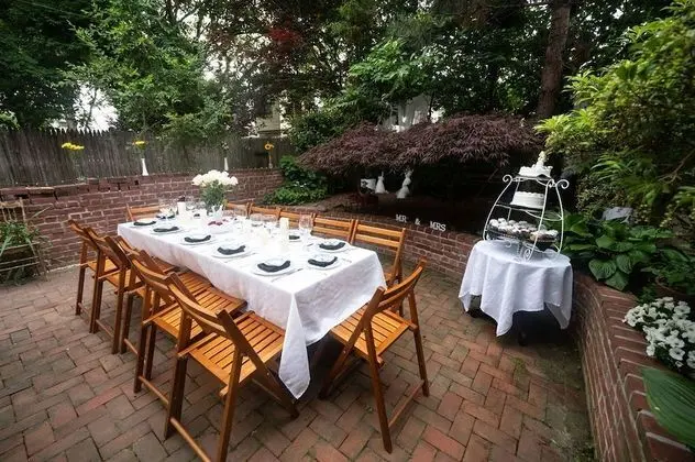 Luxury Oda
