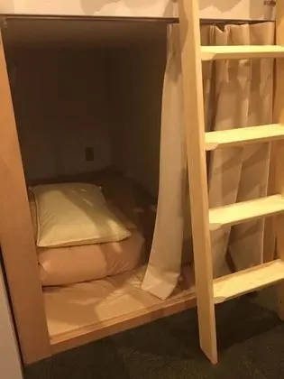 Ortak Ranzalı Oda, Karma Ranzalı Oda