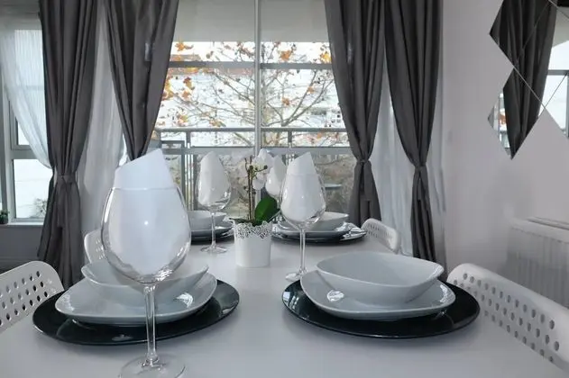 Luxury Apart Daire, Banyolu/Duşlu, Bahçe Manzaralı