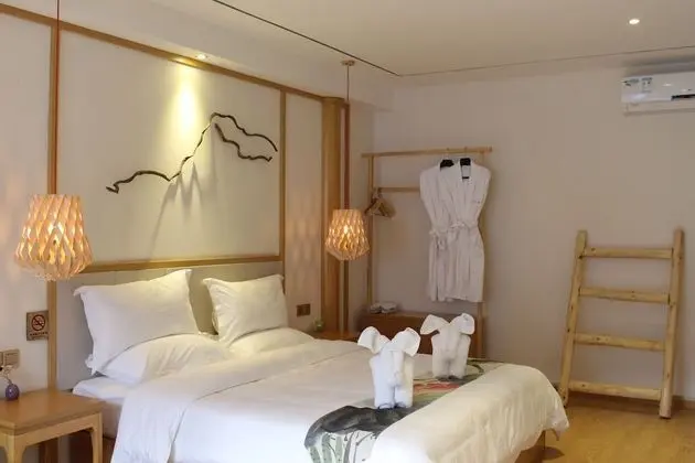Premium Tek Büyük Yataklı Oda, Küvet, Bahçe Manzaralı