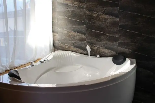 Premium Tek Büyük Yataklı Oda, Küvet, Bahçe Manzaralı