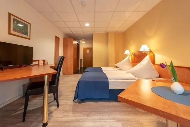 Basic Büyük Yataklı Tek Kişilik Oda