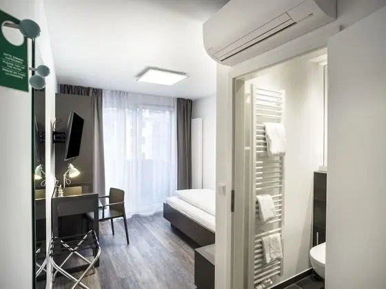 Tek Kişilik Oda, 1 Tek Kişilik Yatak, Sigara İçilmez, Balkon