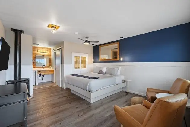 Deluxe Studio with Jetted Tub