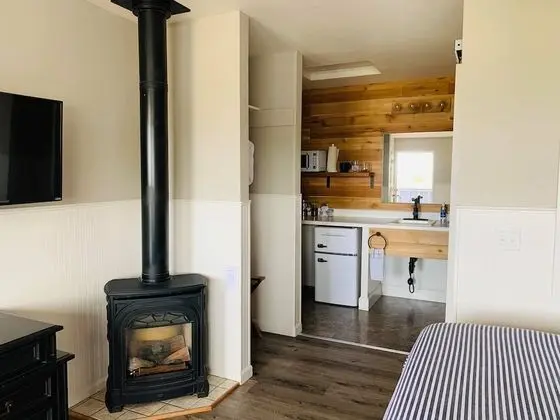 Deluxe Studio with Jetted Tub