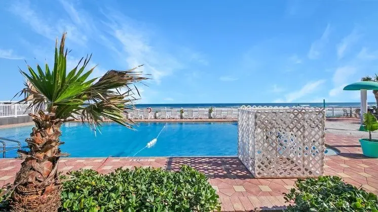 Room,1 King Bed, Oceanfront