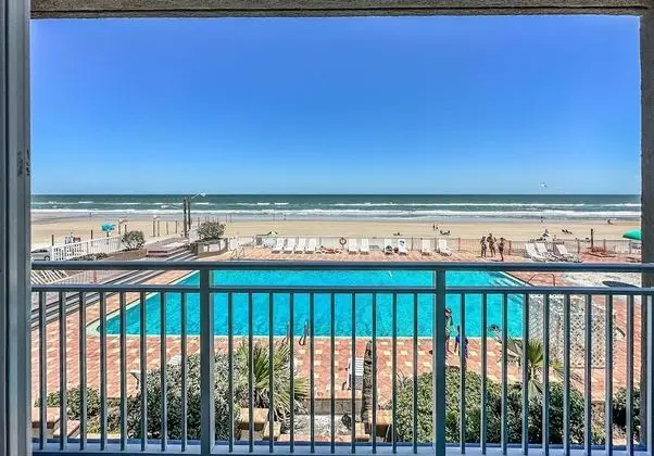 Room,1 King Bed, Oceanfront