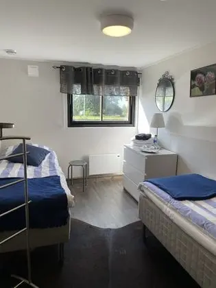 İki Ayrı Yataklı Oda, Ortak Banyo