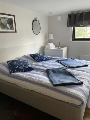 İki Ayrı Yataklı Oda, Ortak Banyo
