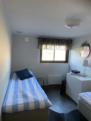İki Ayrı Yataklı Oda, Ortak Banyo