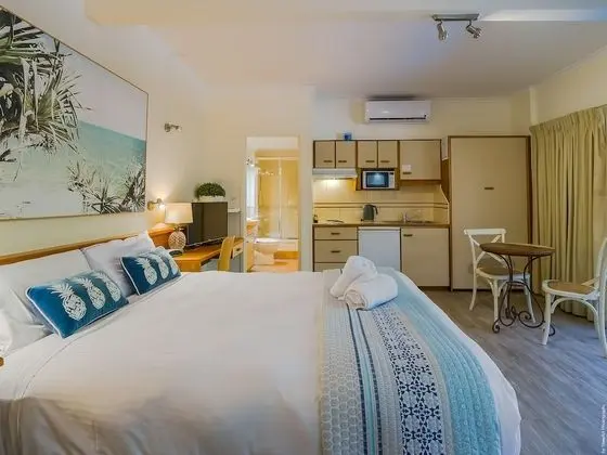 Deluxe Studio, 1 Queen Bed, Pool View - Not Pet Friendly