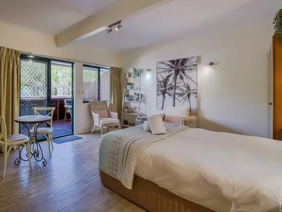 Deluxe Studio, 1 Queen Bed, Pool View - Not Pet Friendly