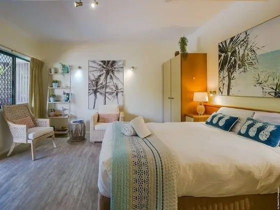 Deluxe Studio, 1 Queen Bed, Pool View - Not Pet Friendly