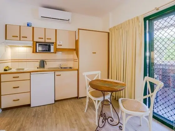 Deluxe Studio, 1 Queen Bed, Pool View - Not Pet Friendly