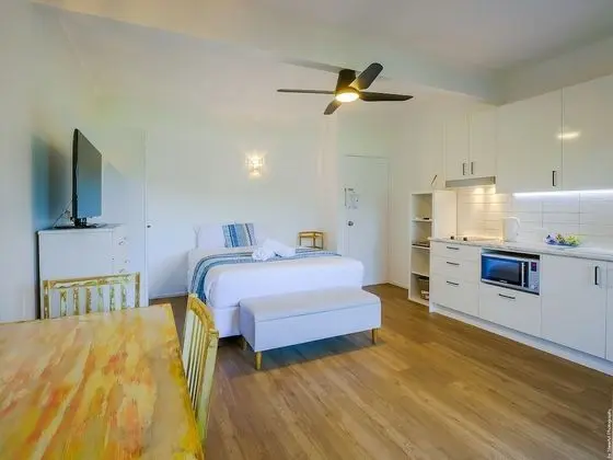 Deluxe Studio - Not Pet Friendly