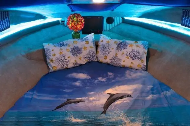 Tek Büyük Yataklı Oda, Deniz Üstü