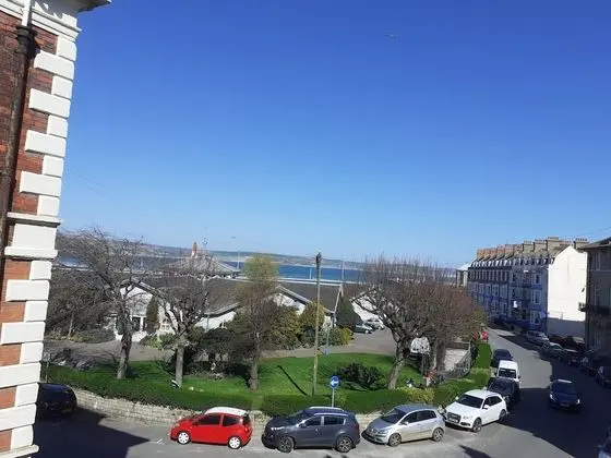 Tek Büyük veya İki Ayrı Yataklı Oda, Banyolu/Duşlu, Deniz Manzaralı (Top Floor)