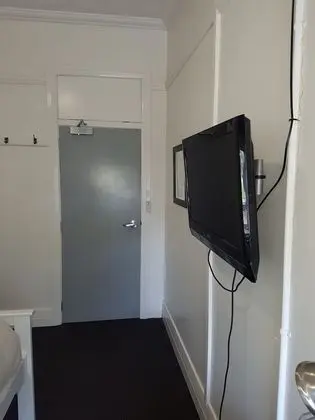 Tek Kişilik Oda, 1 Tek Kişilik Yatak, Ortak Banyo