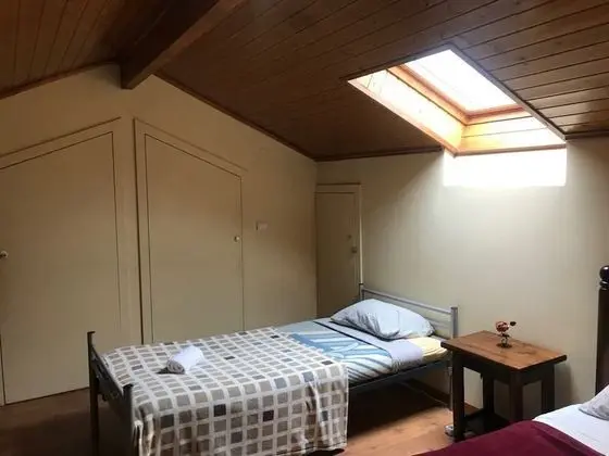Economy Üç Kişilik Oda, Ortak Banyo