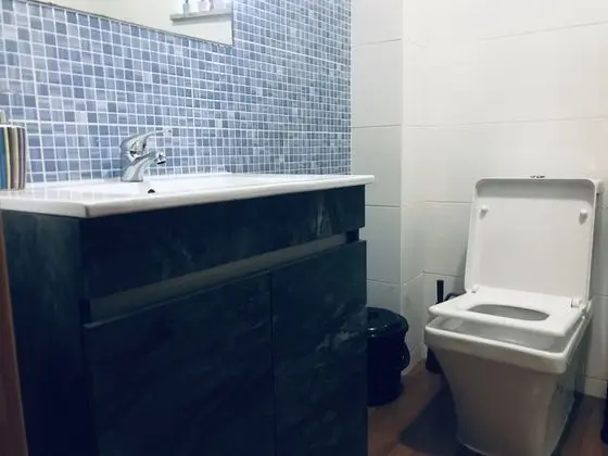 Economy Üç Kişilik Oda, Ortak Banyo