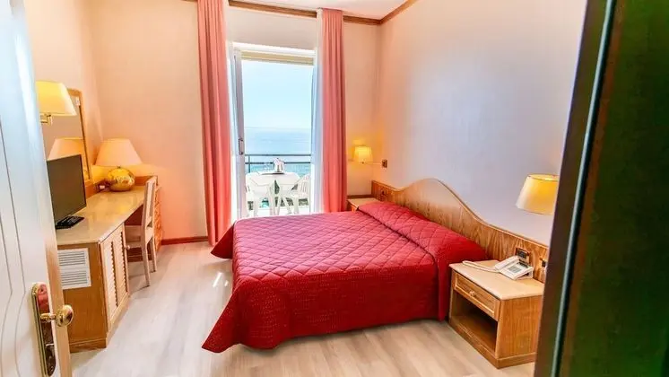 Tek Büyük Yataklı Oda, Balkon, Okyanus Manzaralı