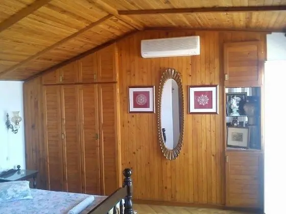 Ev (Bobi - 50 m from beach - H(6))