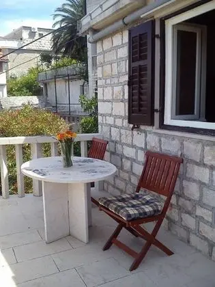 Ev (Bobi - 50 m from beach - H(6))