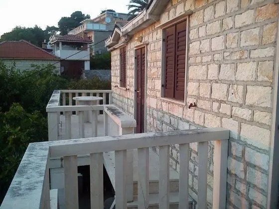 Ev (Bobi - 50 m from beach - H(6))